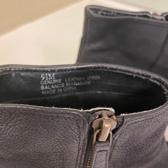 Black leather heeled booties - Picture 4 of 4